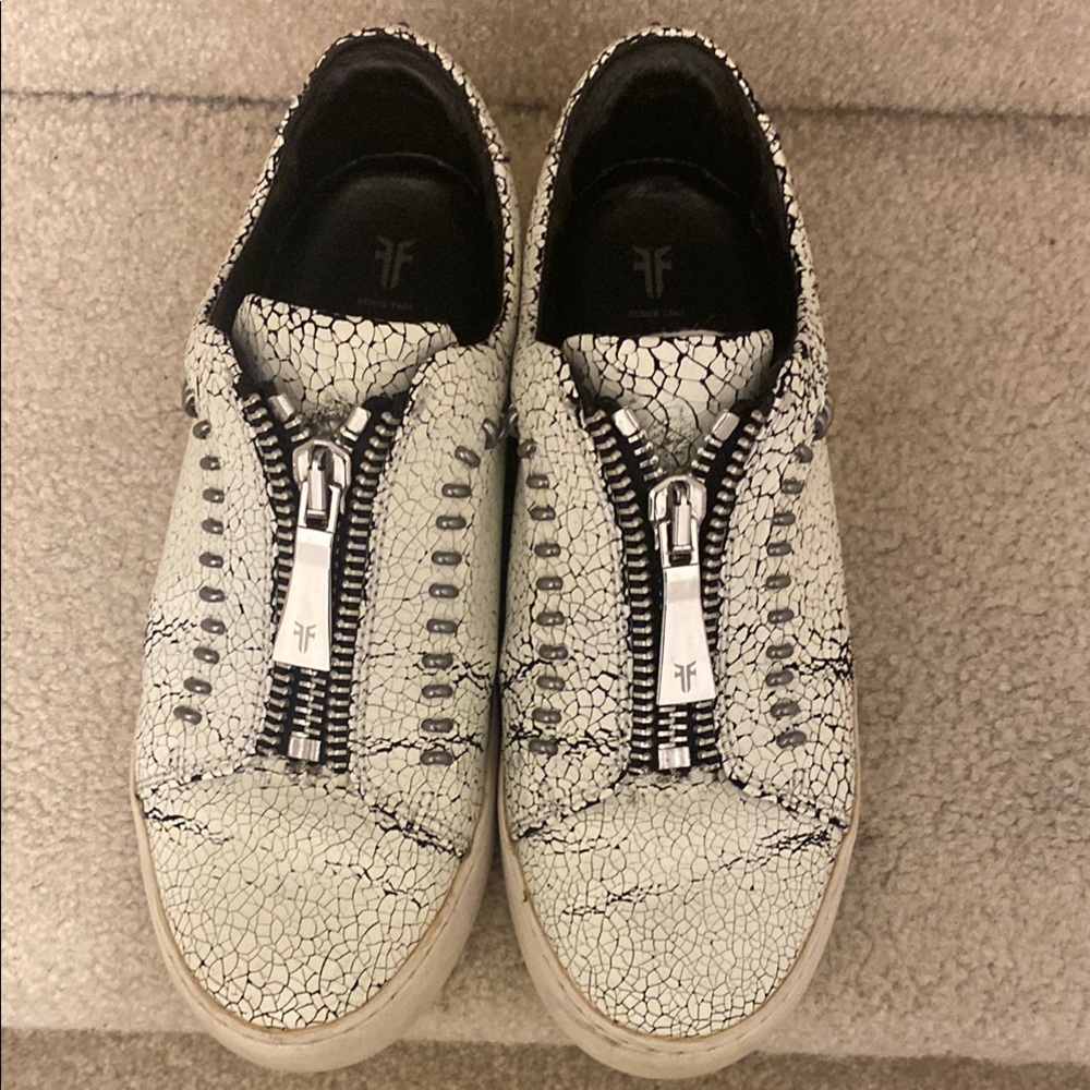 Cracked Pattern Sneakers with Zipper